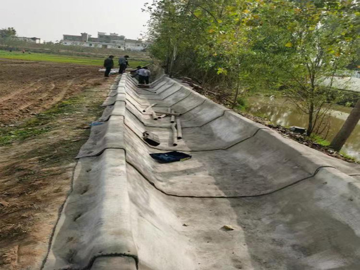 新型防滲材料水泥毯